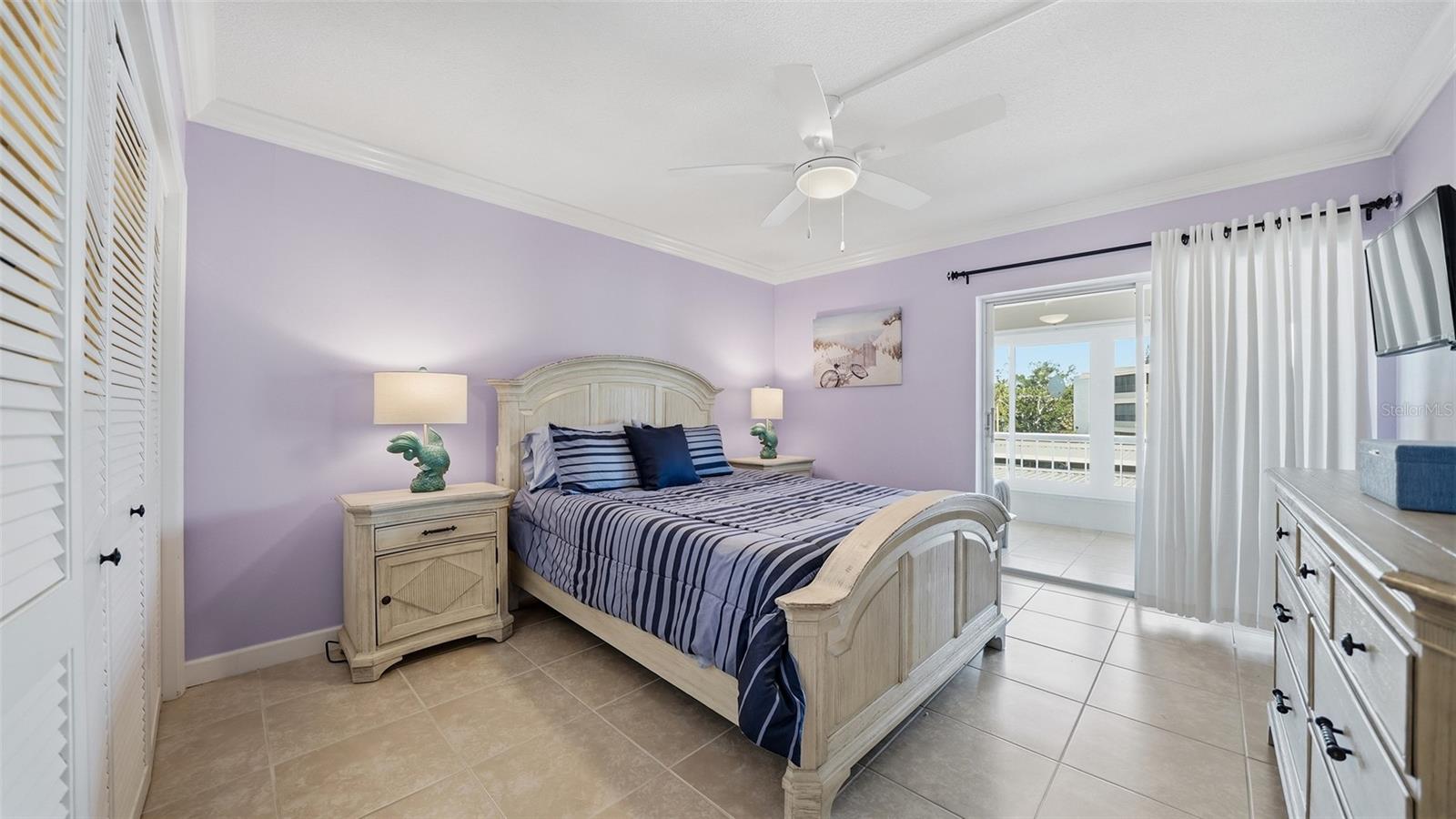 WHISPERING SANDS - Residential