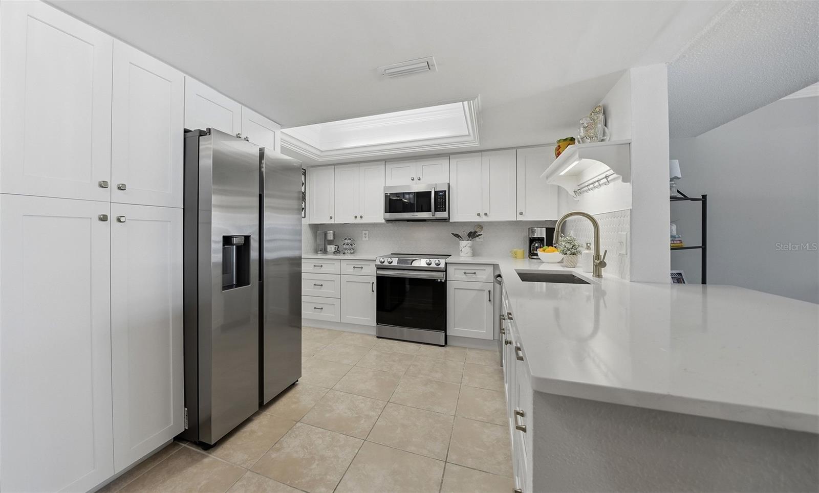 WHISPERING SANDS - Residential