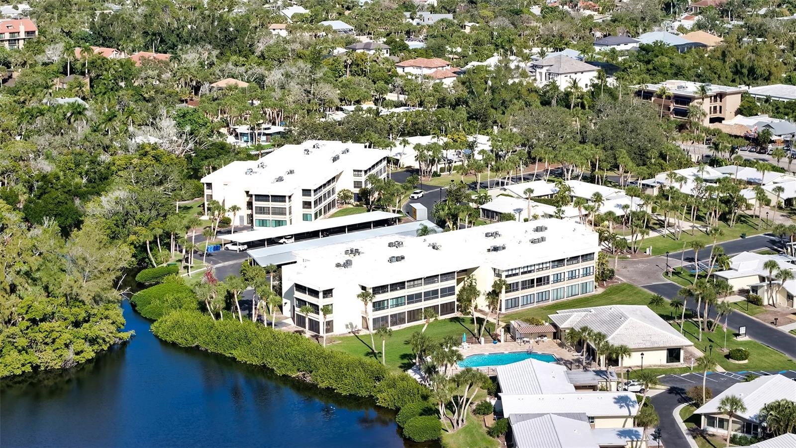 WHISPERING SANDS - Residential