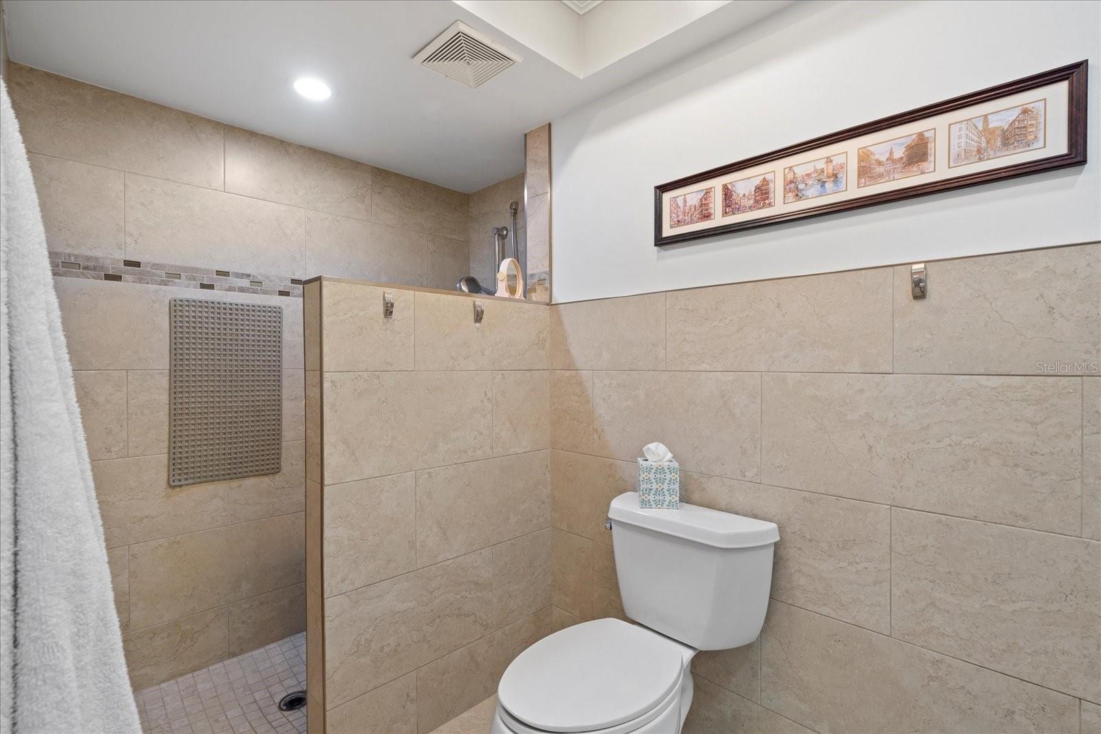 GLEN OAKS MANOR - Residential
