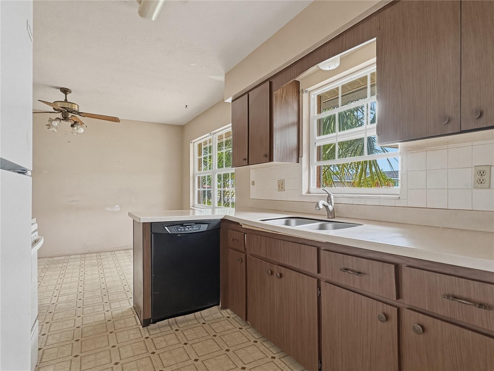 RIDGEWOOD ESTATES 16TH ADD - Residential