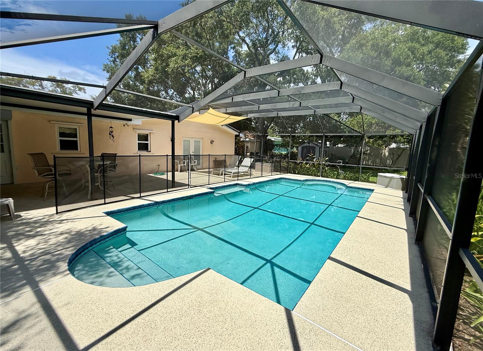 BAY BREEZE ESTATES - Residential