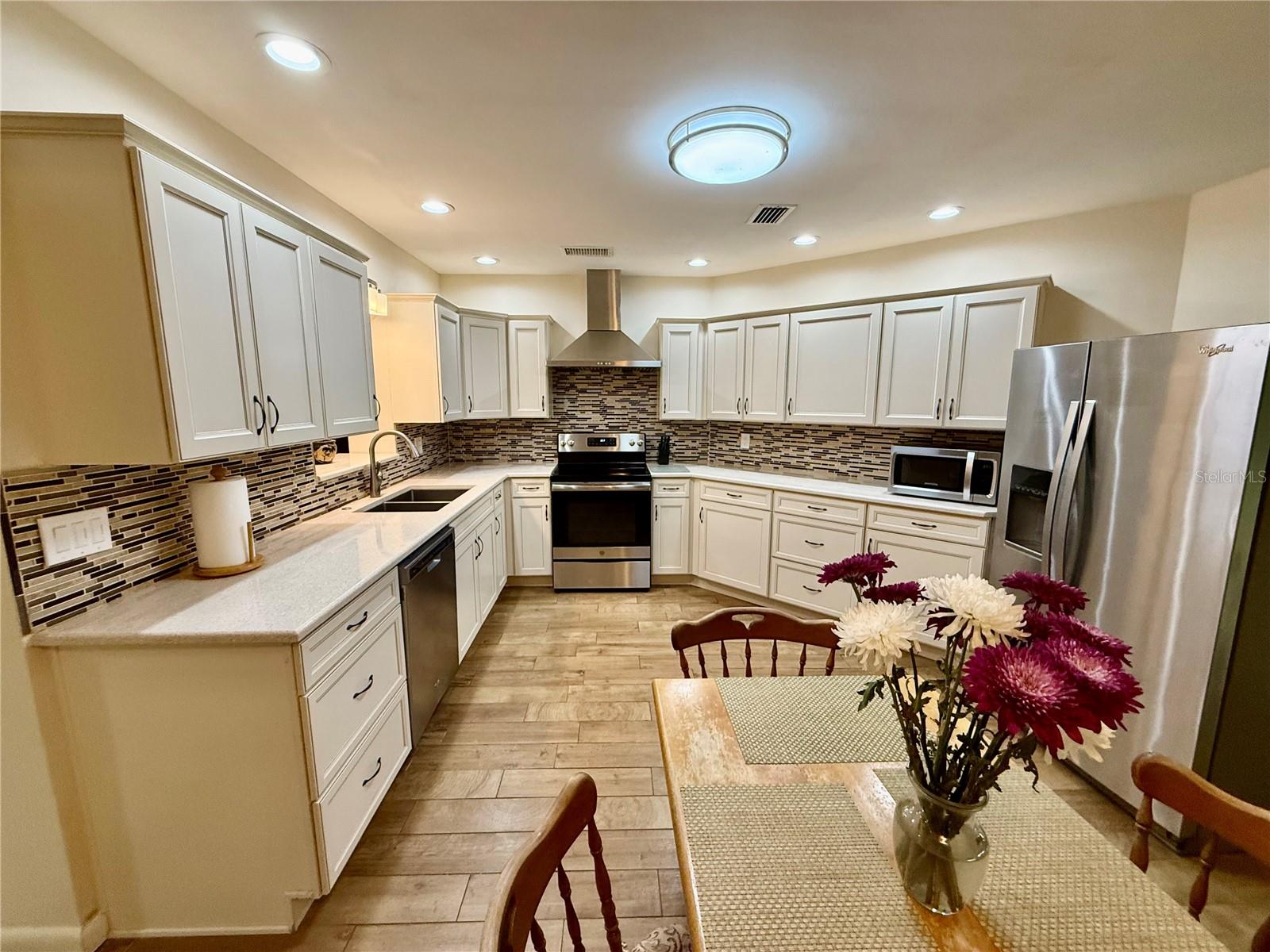 BAY BREEZE ESTATES - Residential