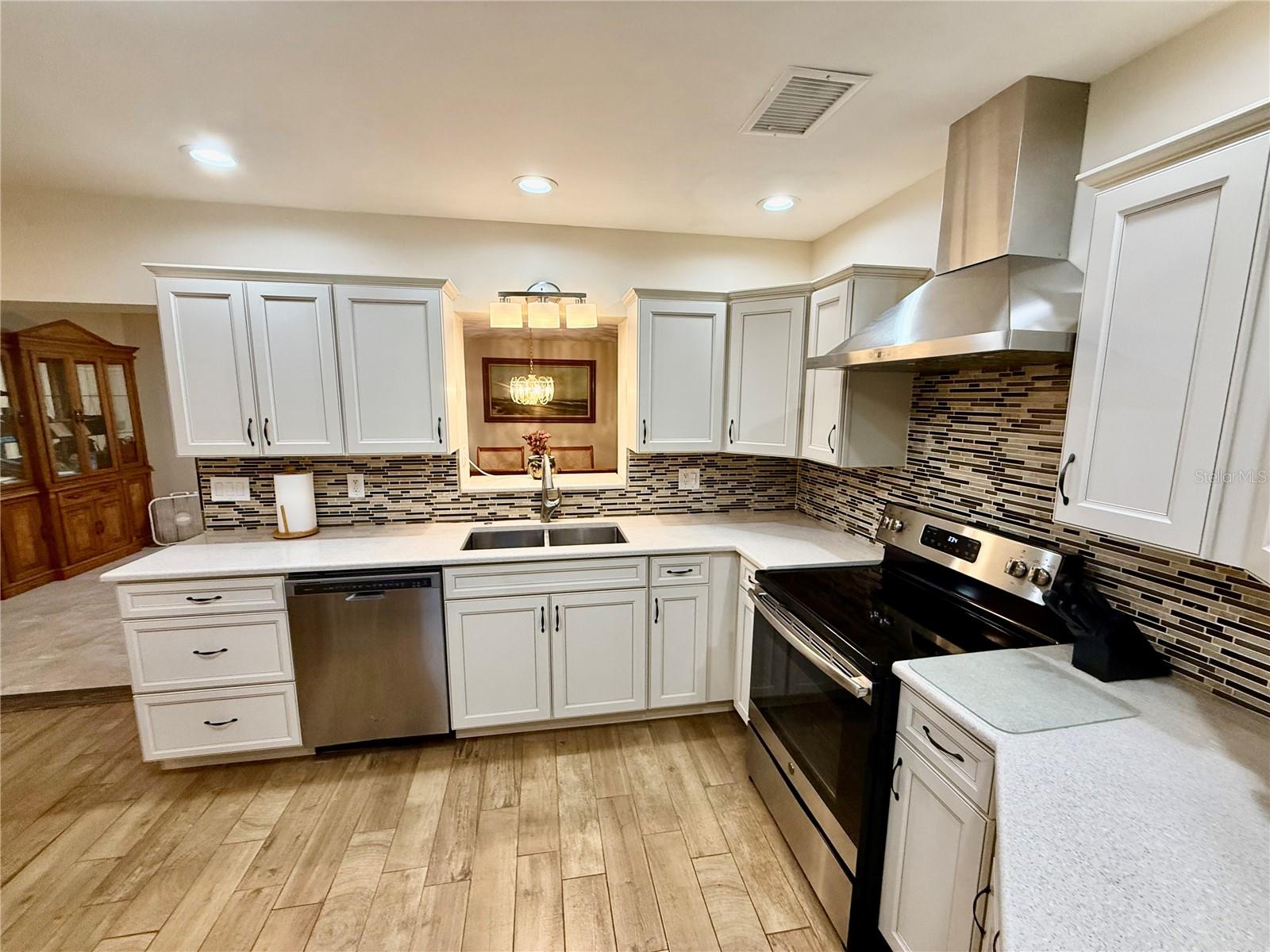 BAY BREEZE ESTATES - Residential