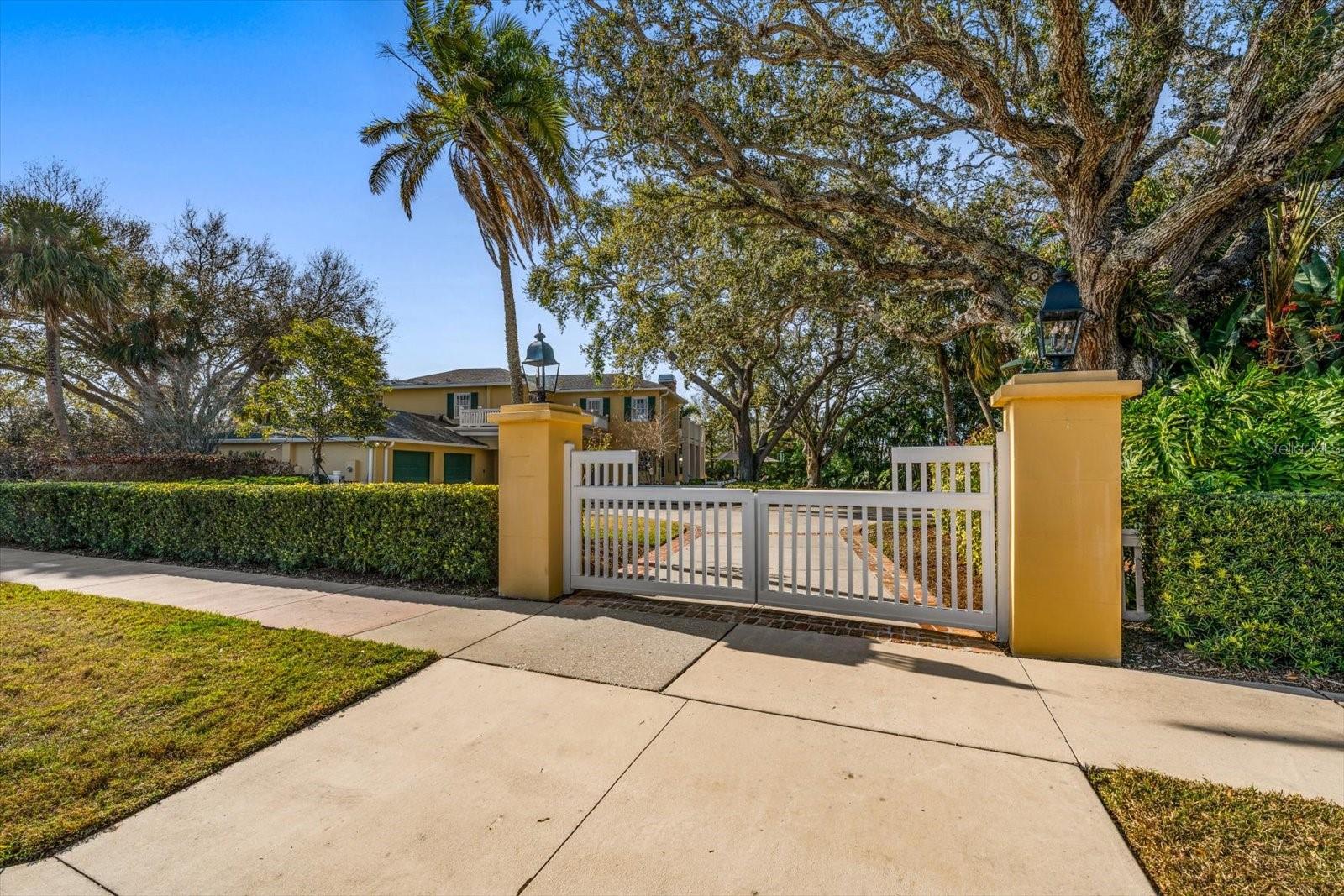 BELLEAIR ESTATES - Residential