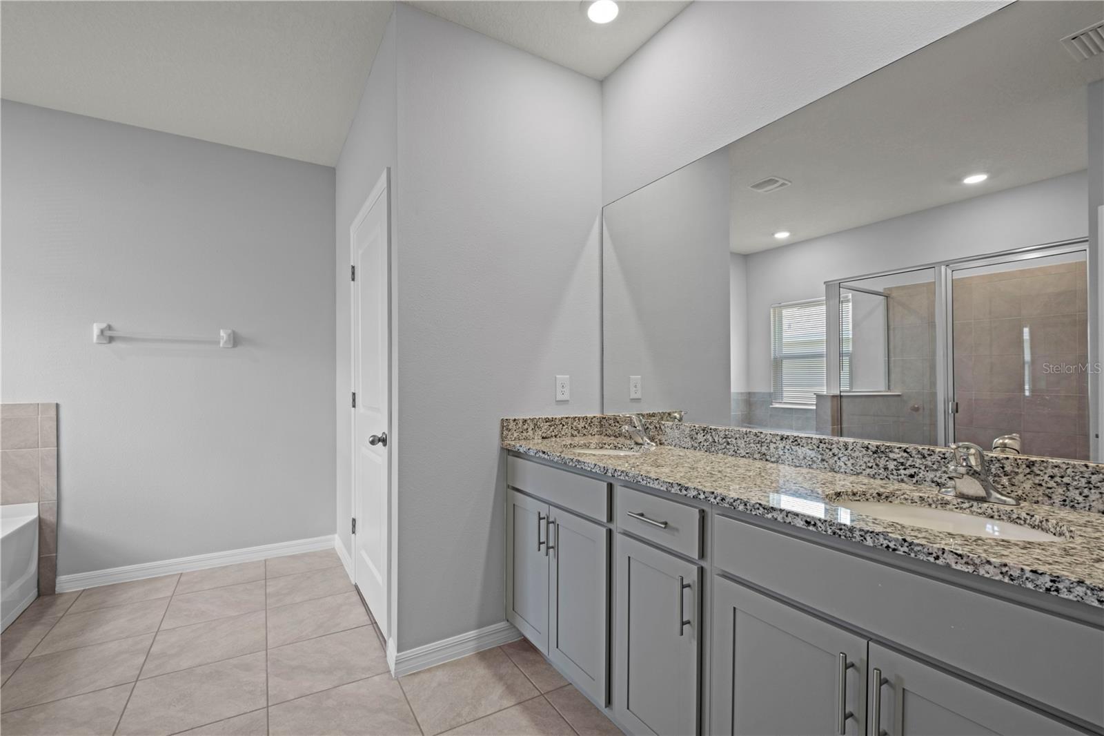 BRIARWOOD PH 1 PB 37 PG 33 - Residential