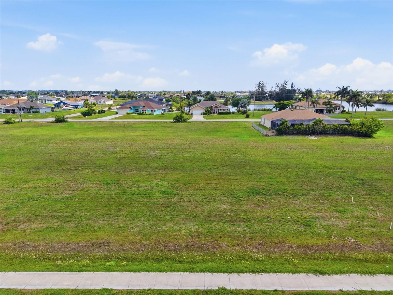CAPE CORAL - Land