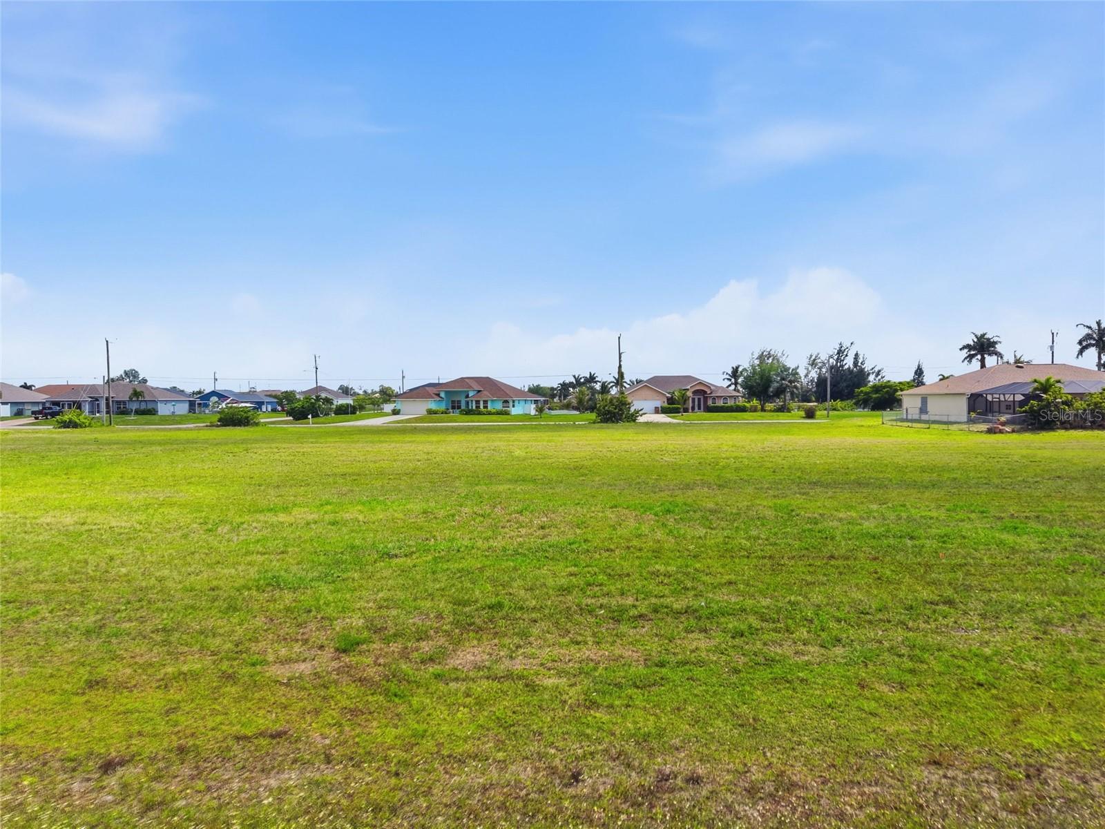 CAPE CORAL - Land