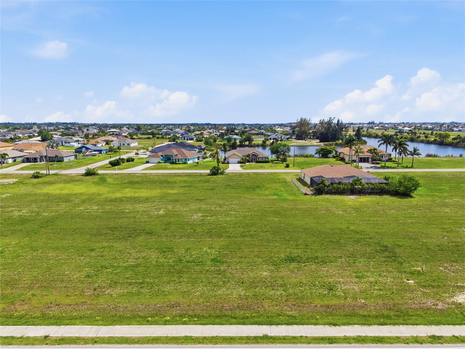CAPE CORAL - Land