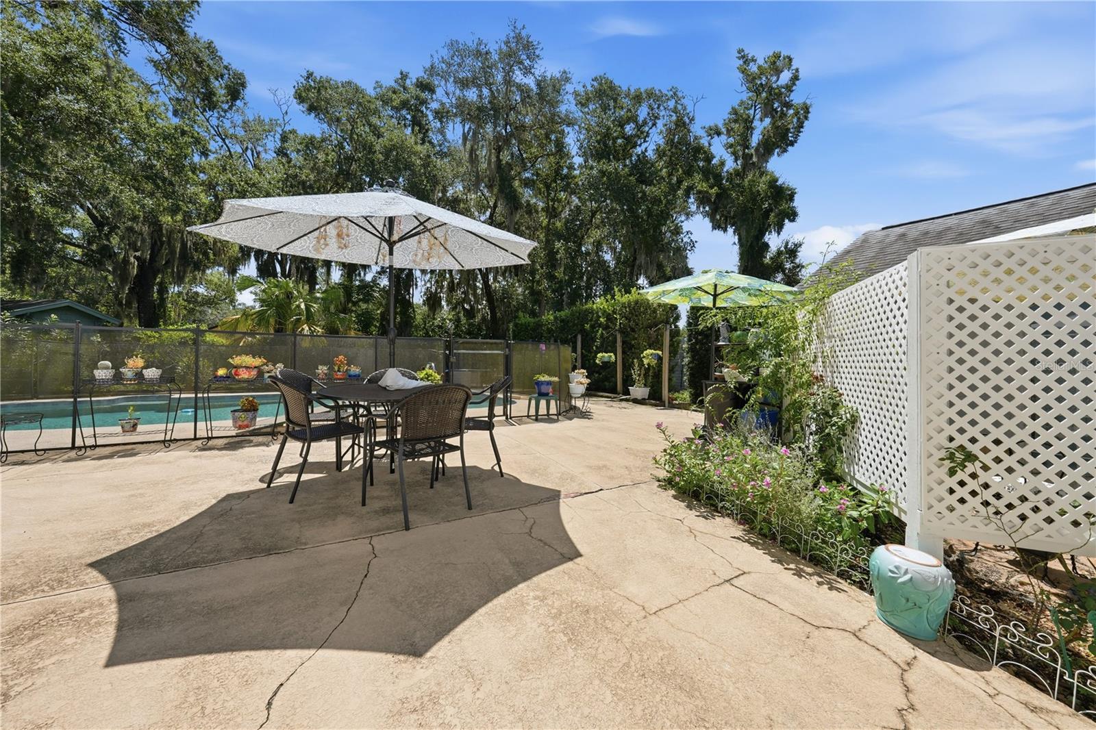 MOUNT DORA SUNSHINE CORNER - Residential Lease