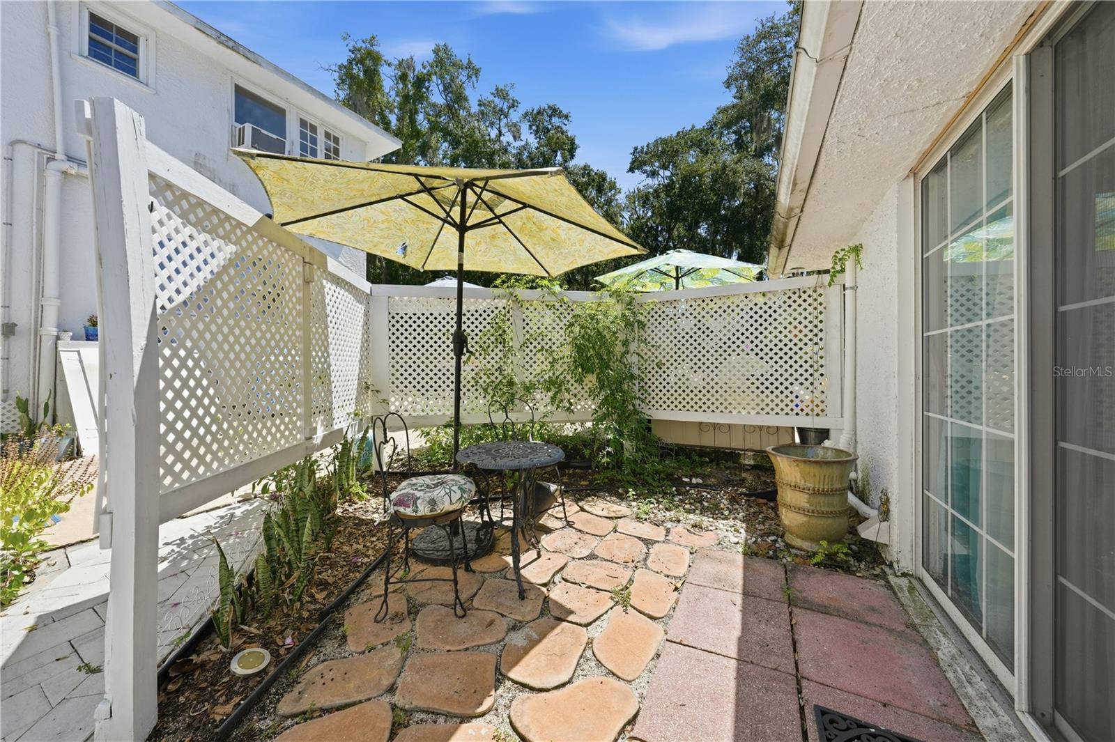 MOUNT DORA SUNSHINE CORNER - Residential Lease