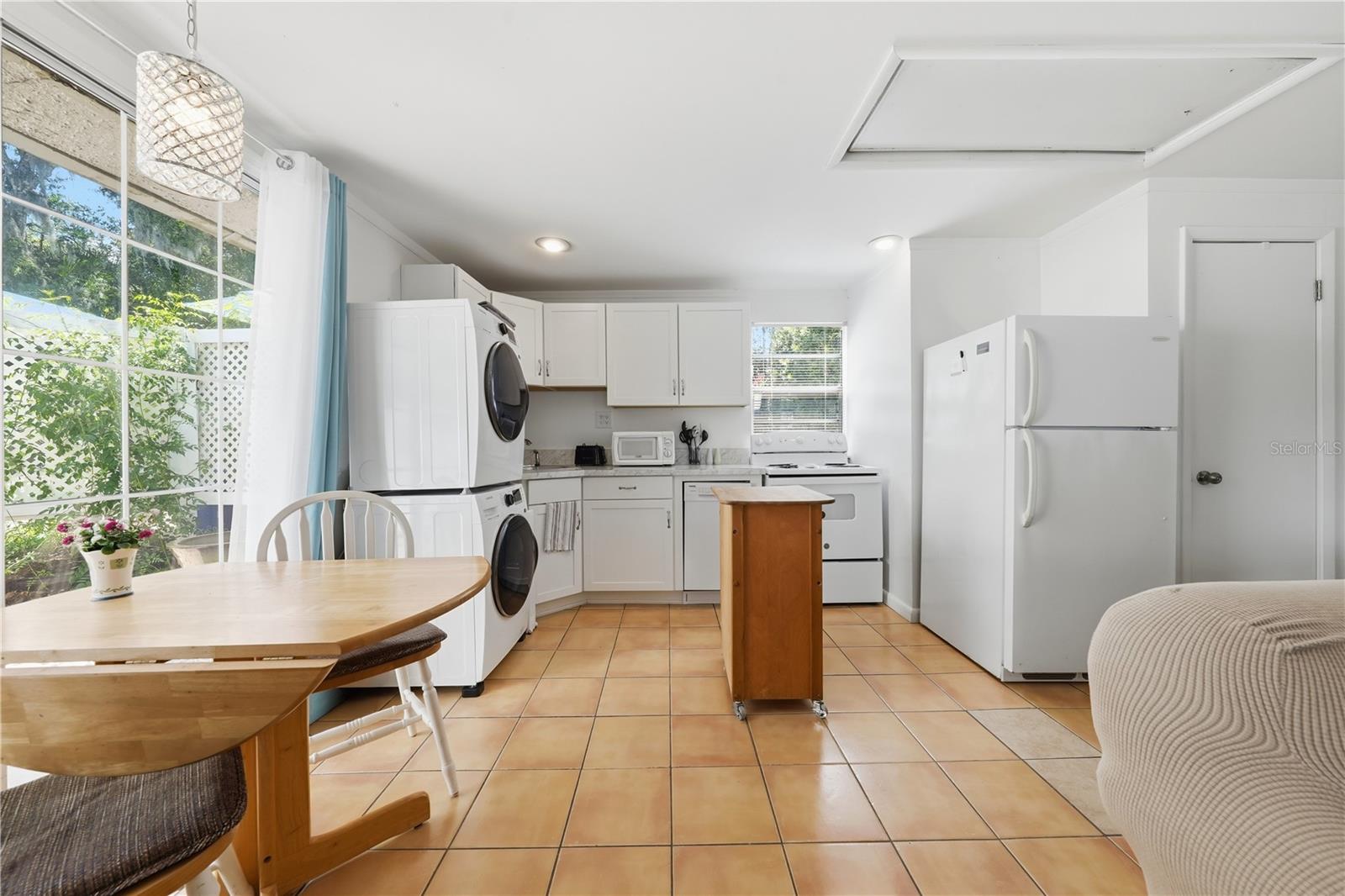 MOUNT DORA SUNSHINE CORNER - Residential Lease