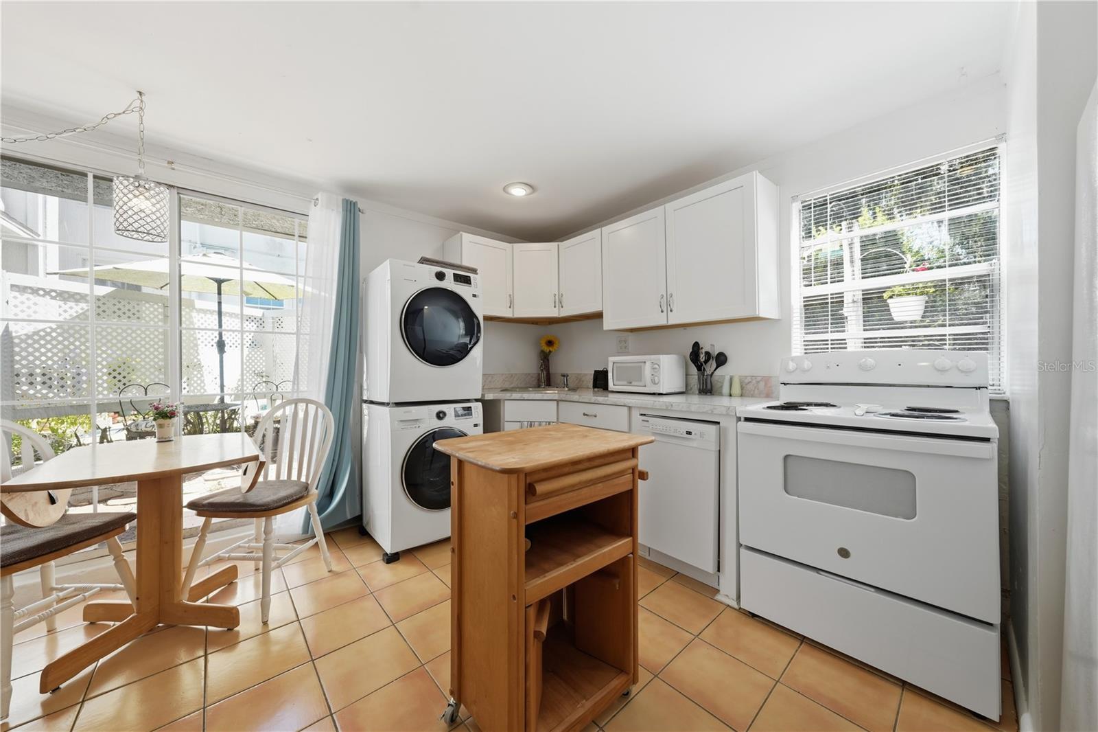 MOUNT DORA SUNSHINE CORNER - Residential Lease