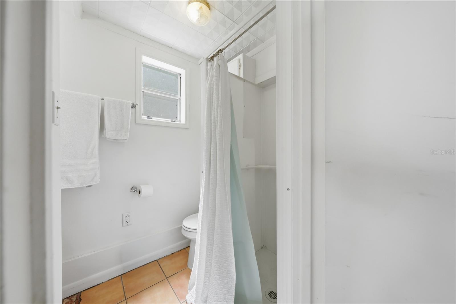 MOUNT DORA SUNSHINE CORNER - Residential Lease