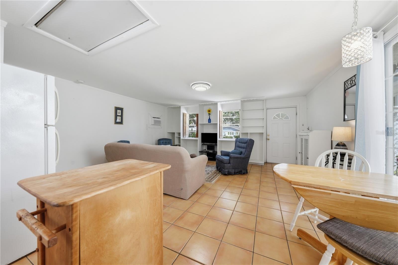 MOUNT DORA SUNSHINE CORNER - Residential Lease