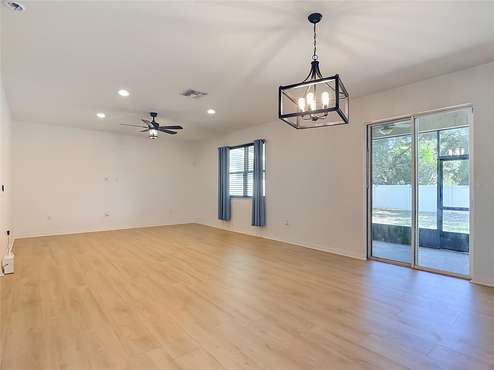 EMERALD OAKS - Residential