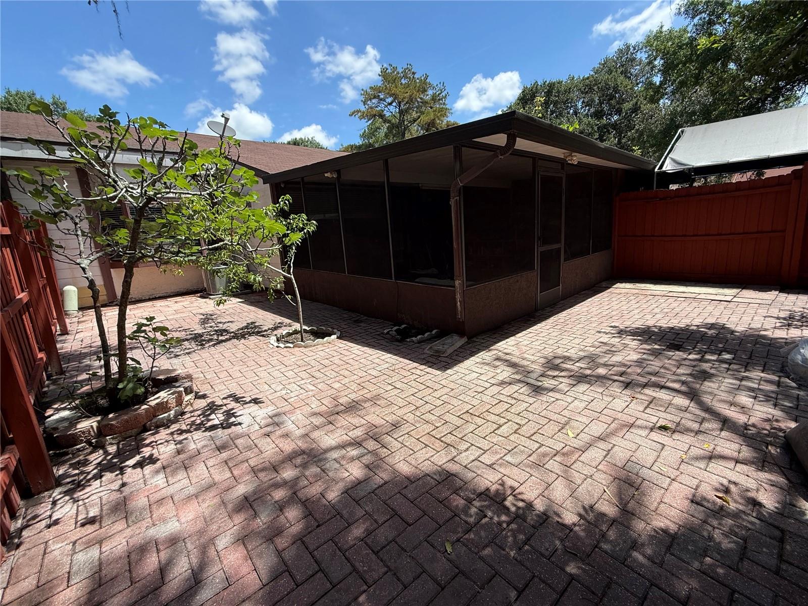 TERRACE OAKS TWNHMS - Residential