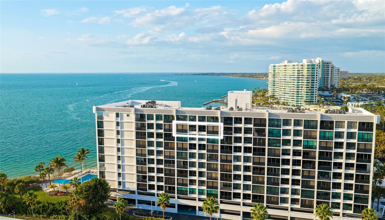 7541 - SUNSET TOWERS - Residential