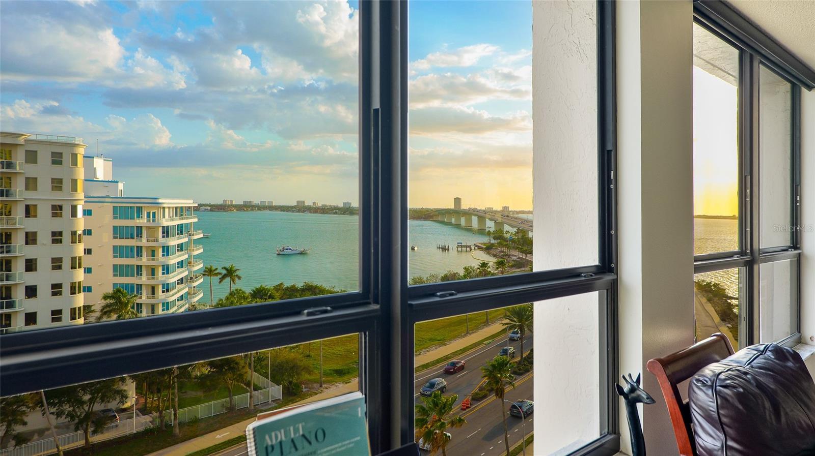 7541 - SUNSET TOWERS - Residential