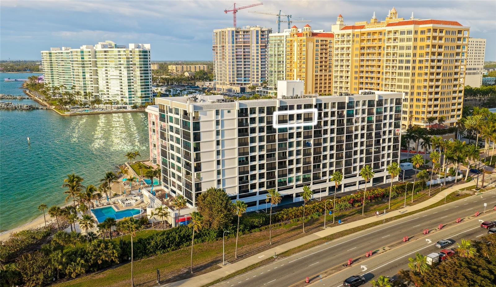 7541 - SUNSET TOWERS - Residential