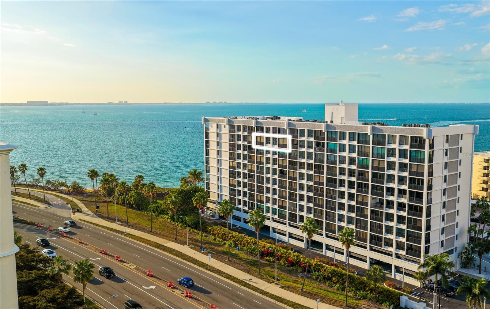 7541 - SUNSET TOWERS - Residential