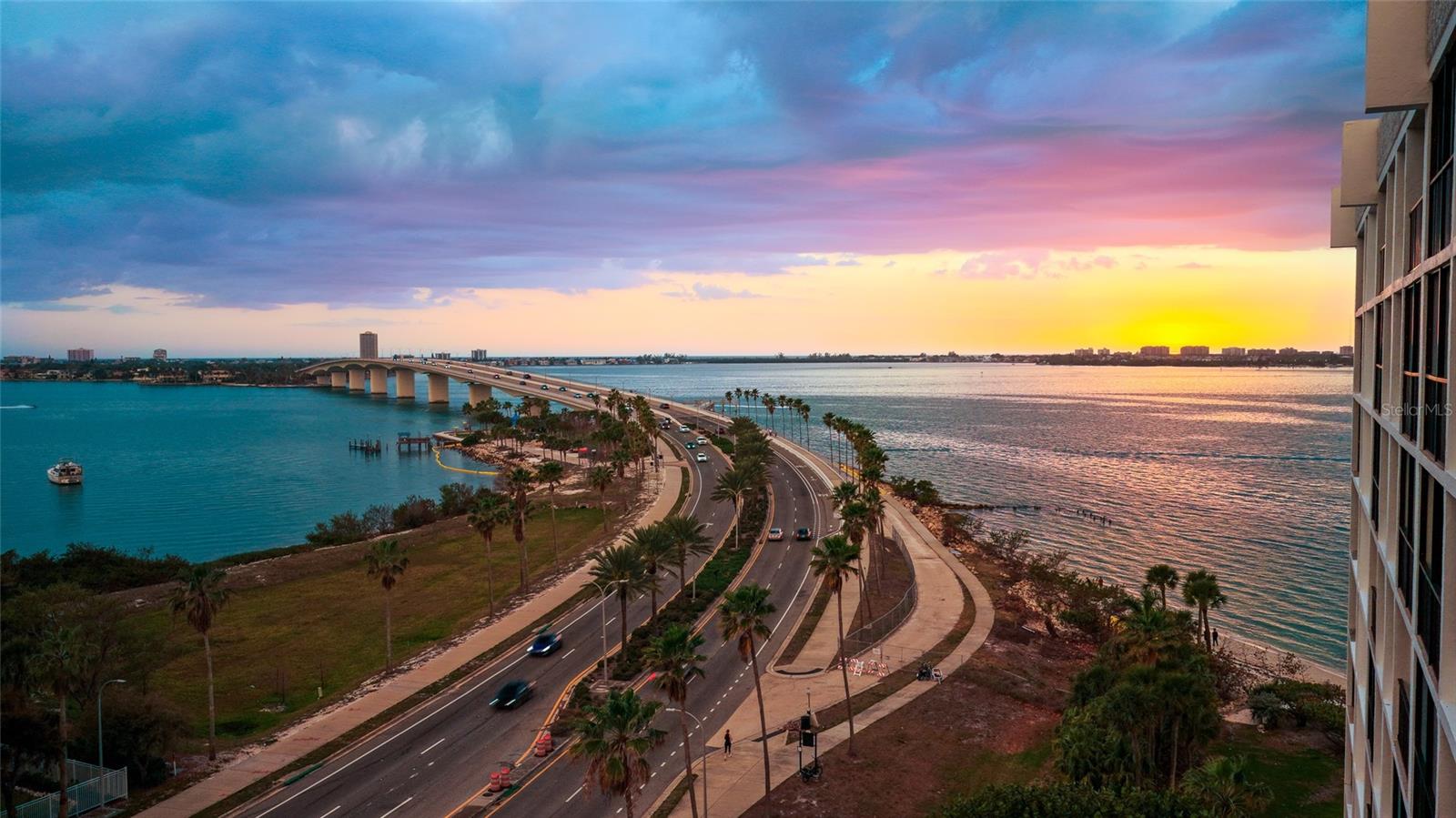 7541 - SUNSET TOWERS - Residential