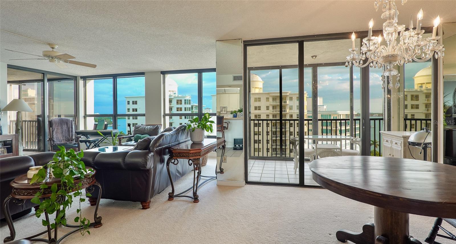 7541 - SUNSET TOWERS - Residential
