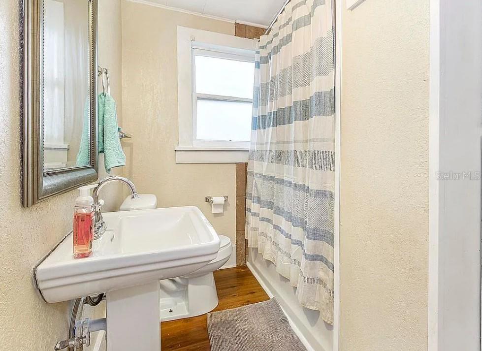 LEESBURG ARCHBELL SUB - Residential Lease