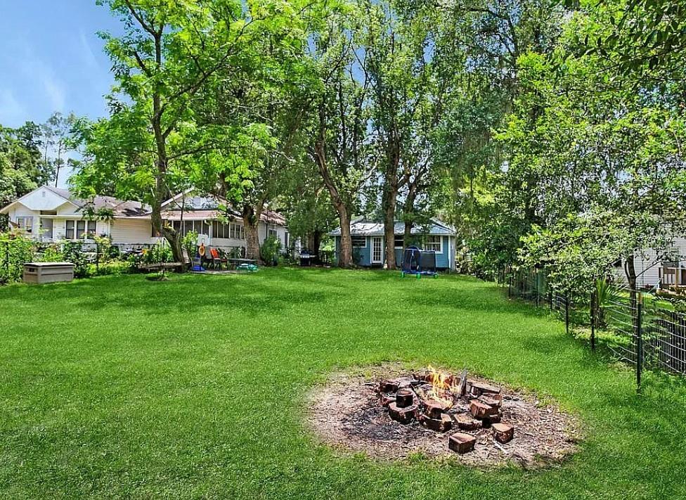 LEESBURG ARCHBELL SUB - Residential Lease