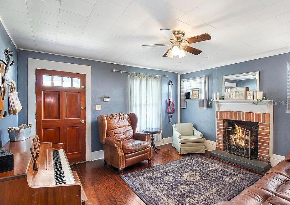 LEESBURG ARCHBELL SUB - Residential Lease