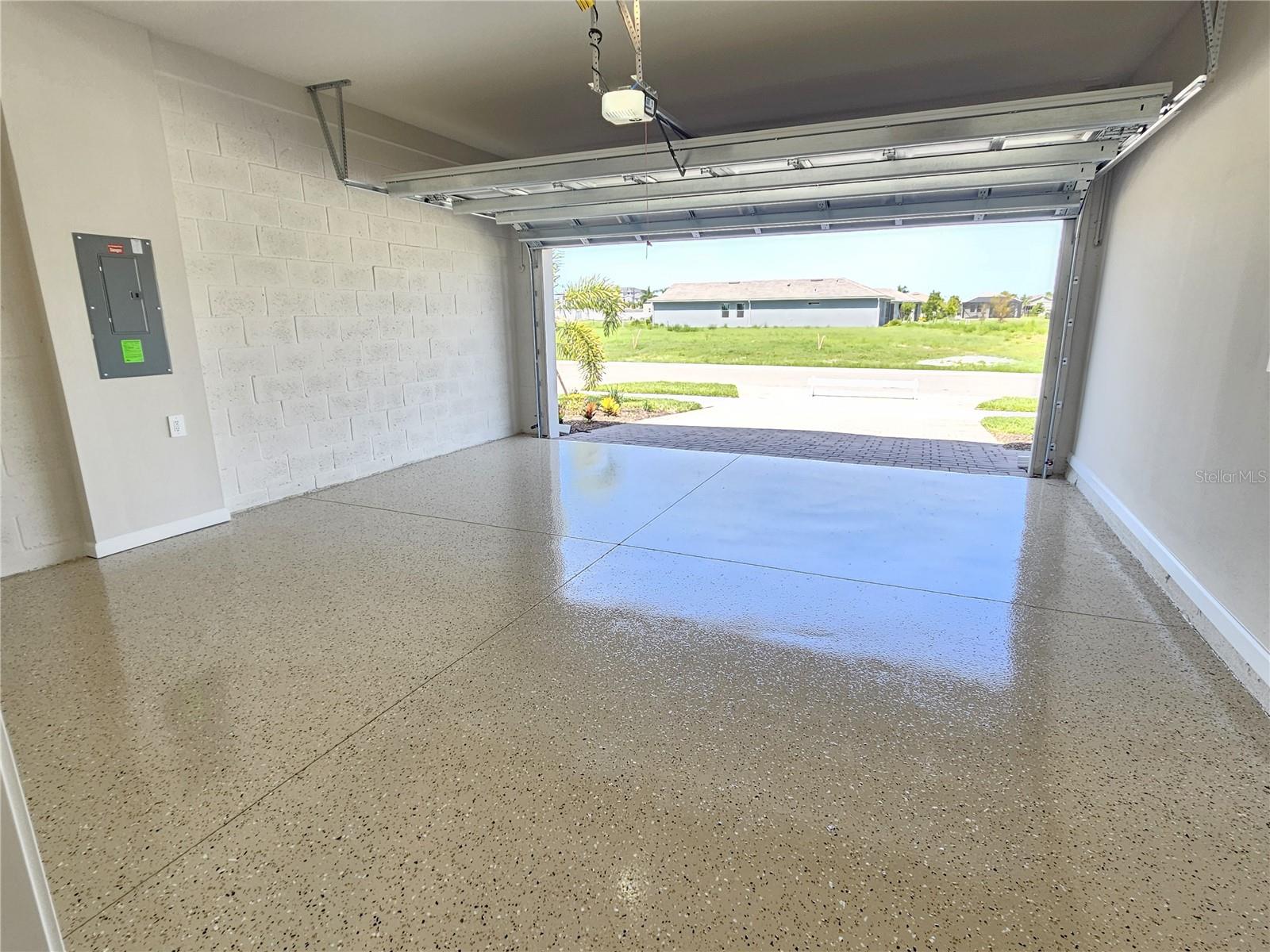 SUNSTONE - Residential Lease