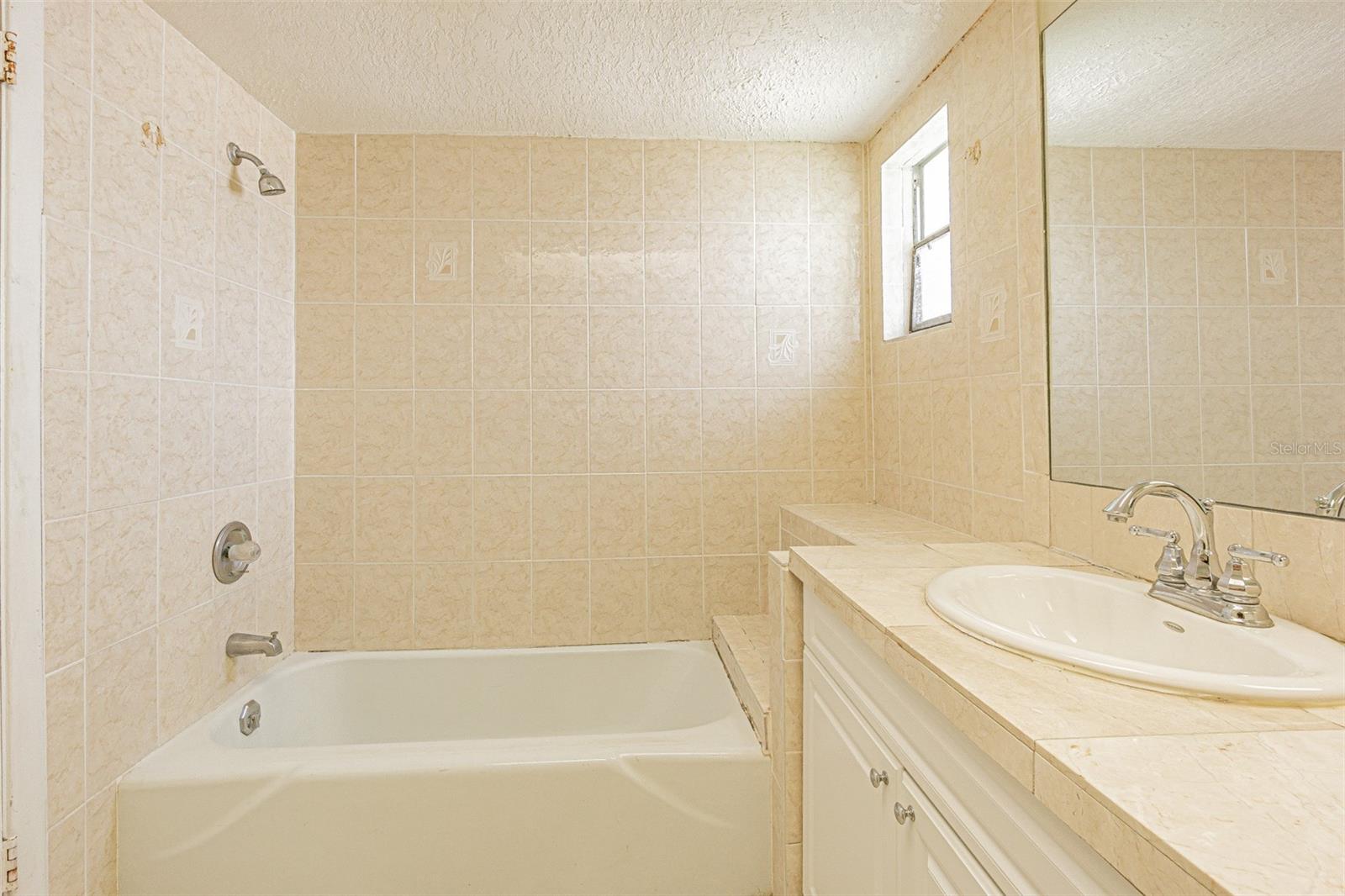 FLOR A MAR REP - Residential Lease