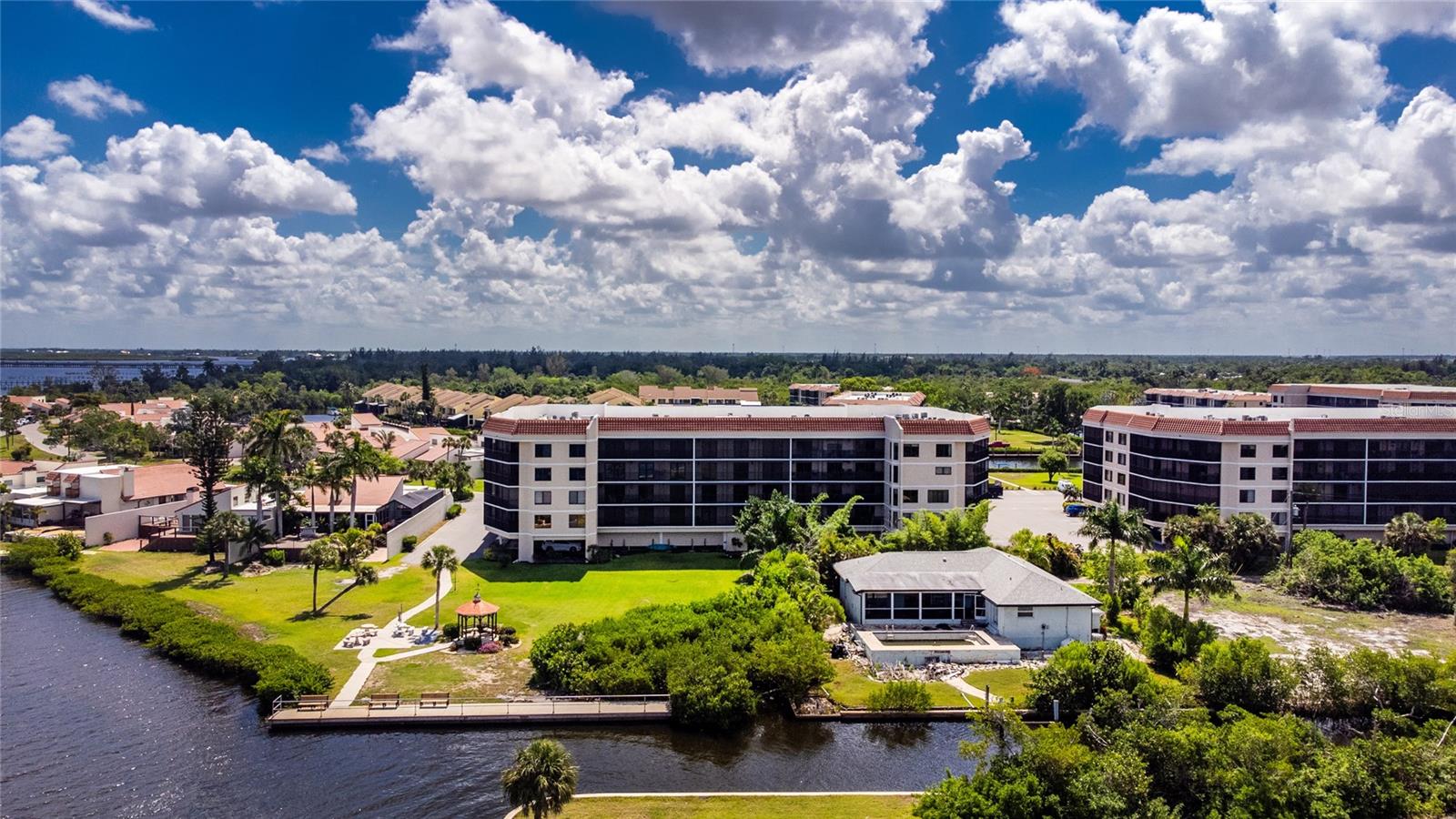 EMERALD POINTE PH 06 BLDG F - Residential