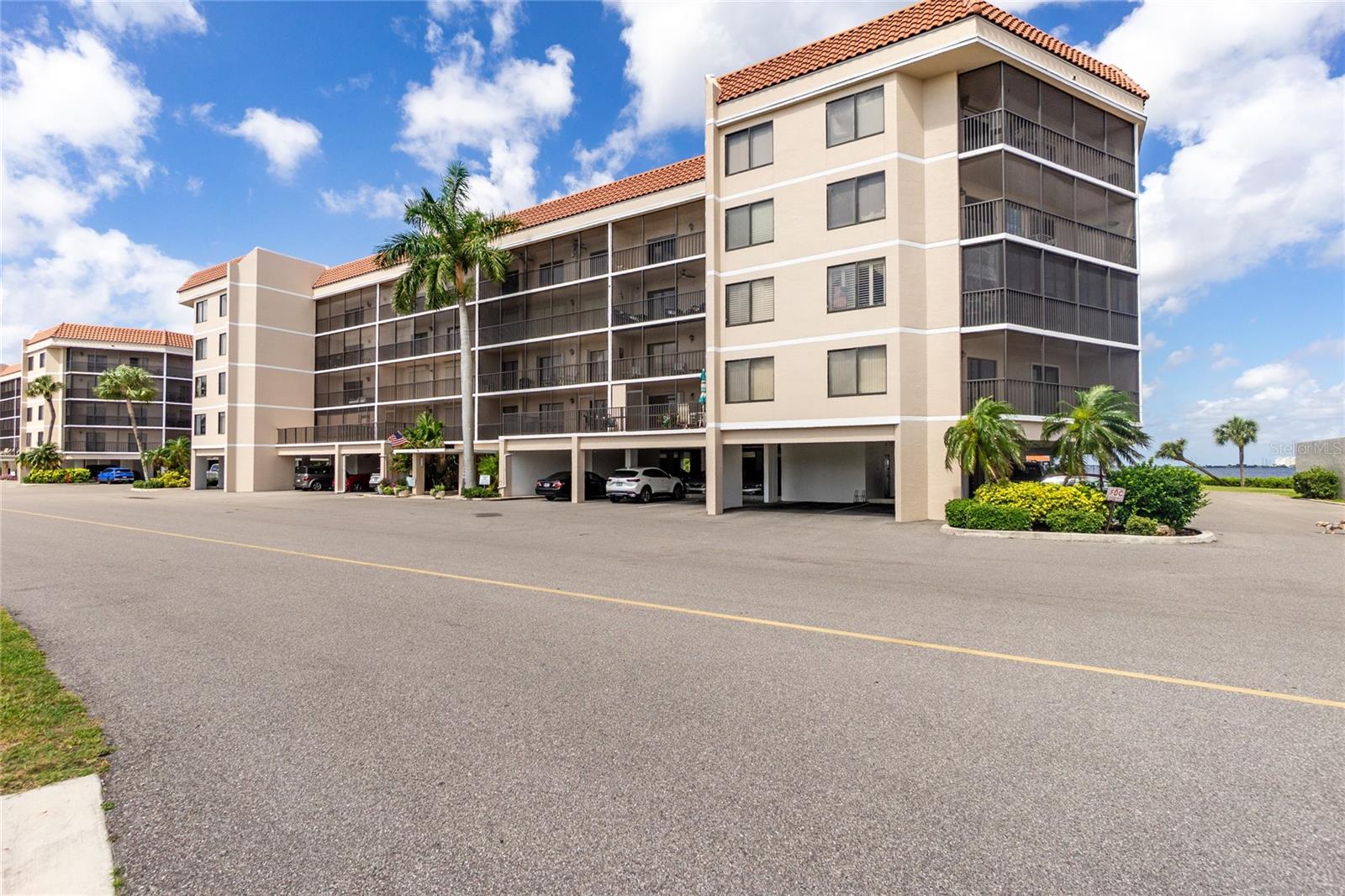 EMERALD POINTE PH 06 BLDG F - Residential