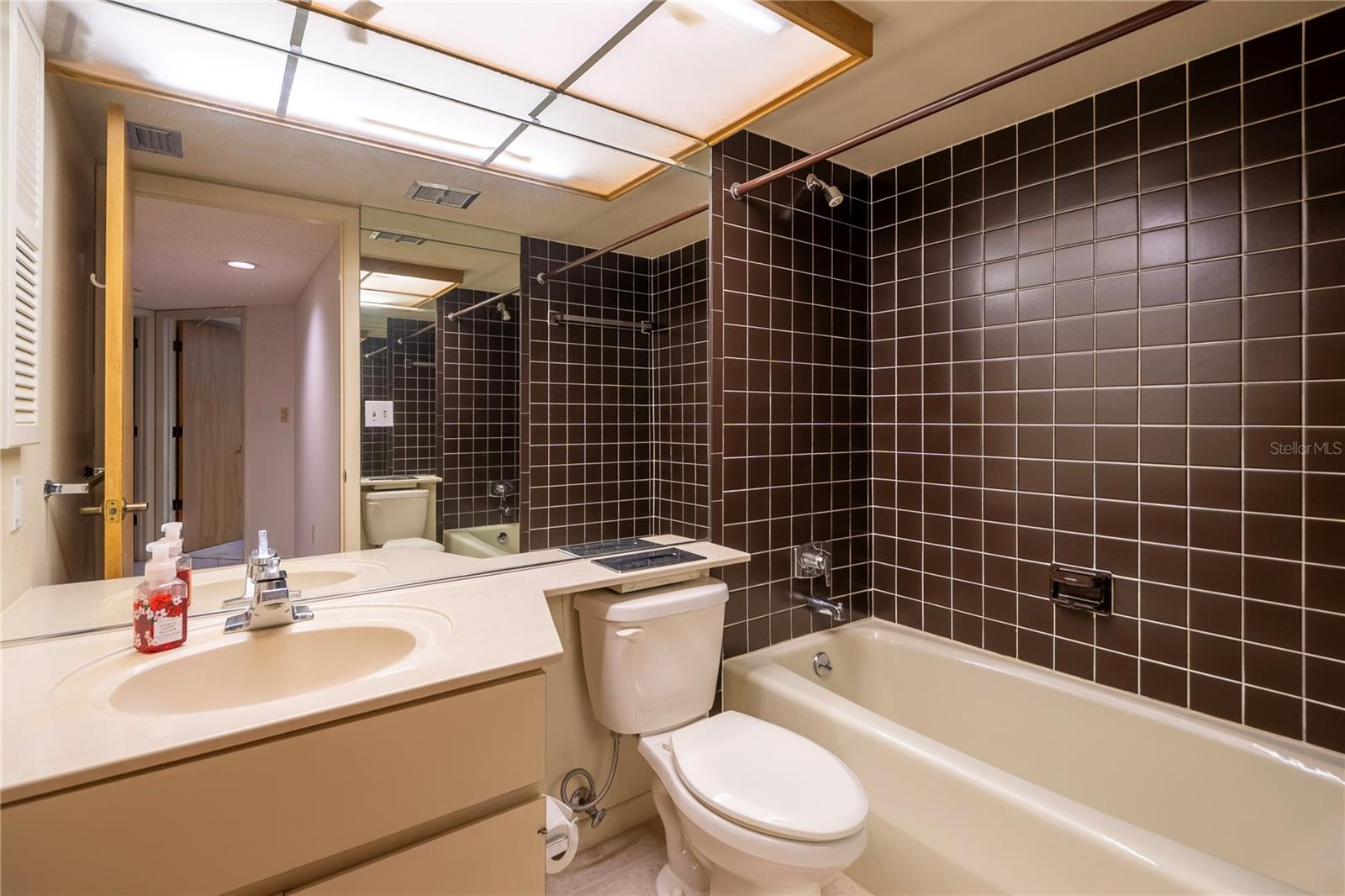 PORT TIERRA CONDO - Residential