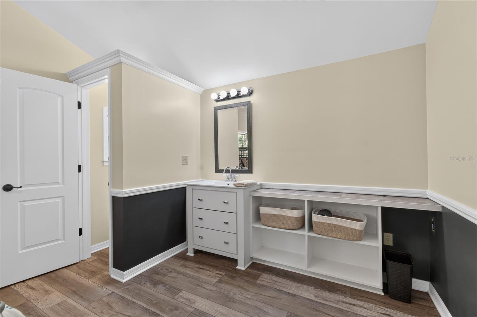 BEDFORD OAKS - Residential