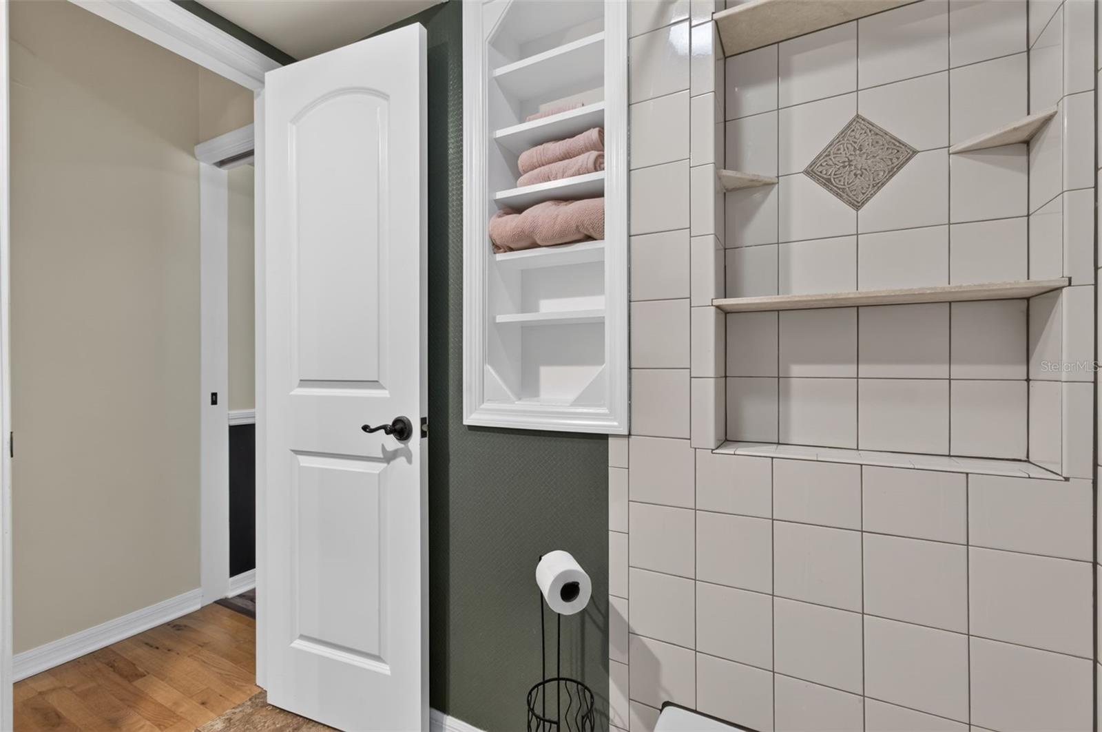 BEDFORD OAKS - Residential