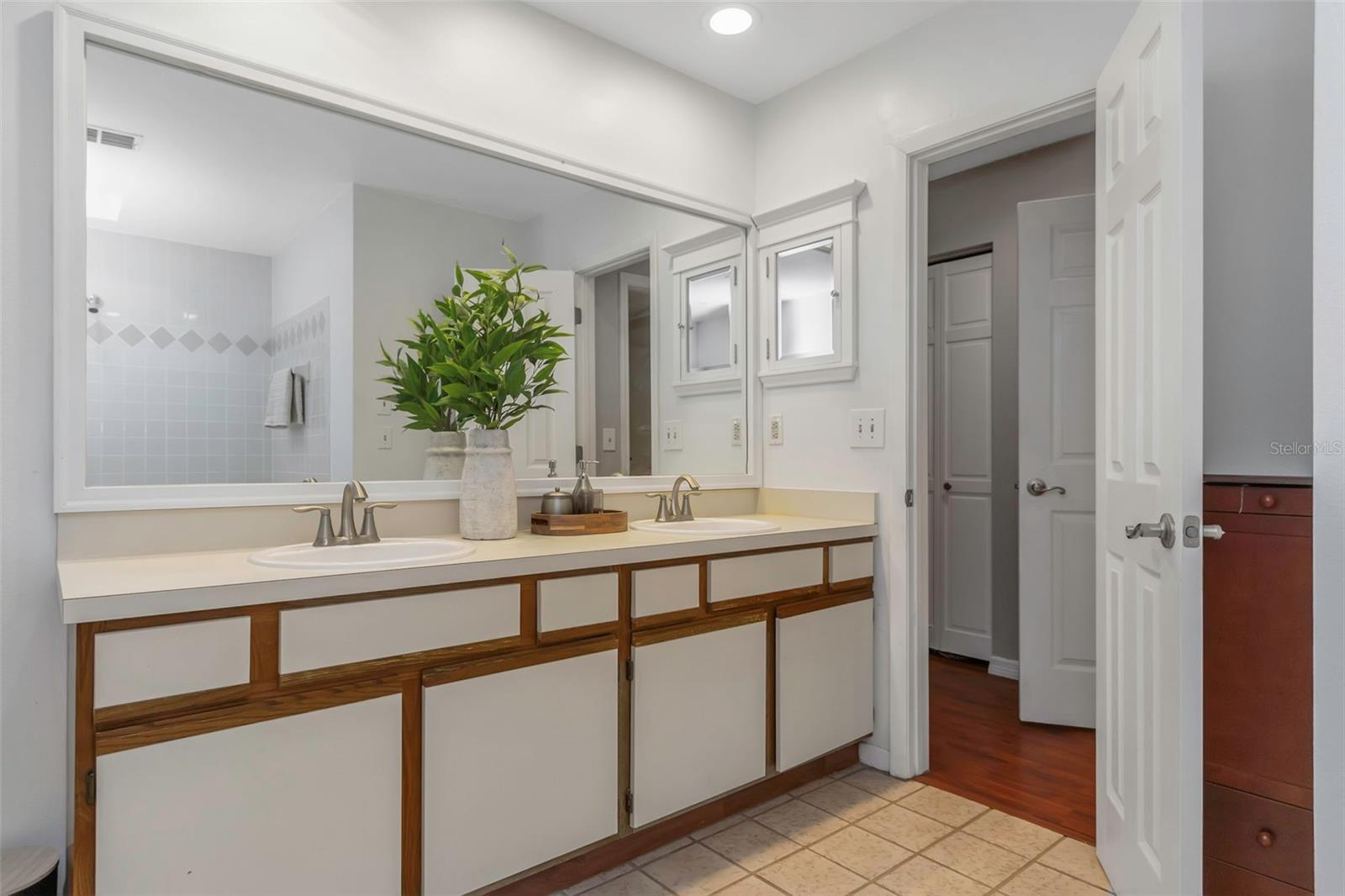 BAYWAY CONDO PH ONE - Residential