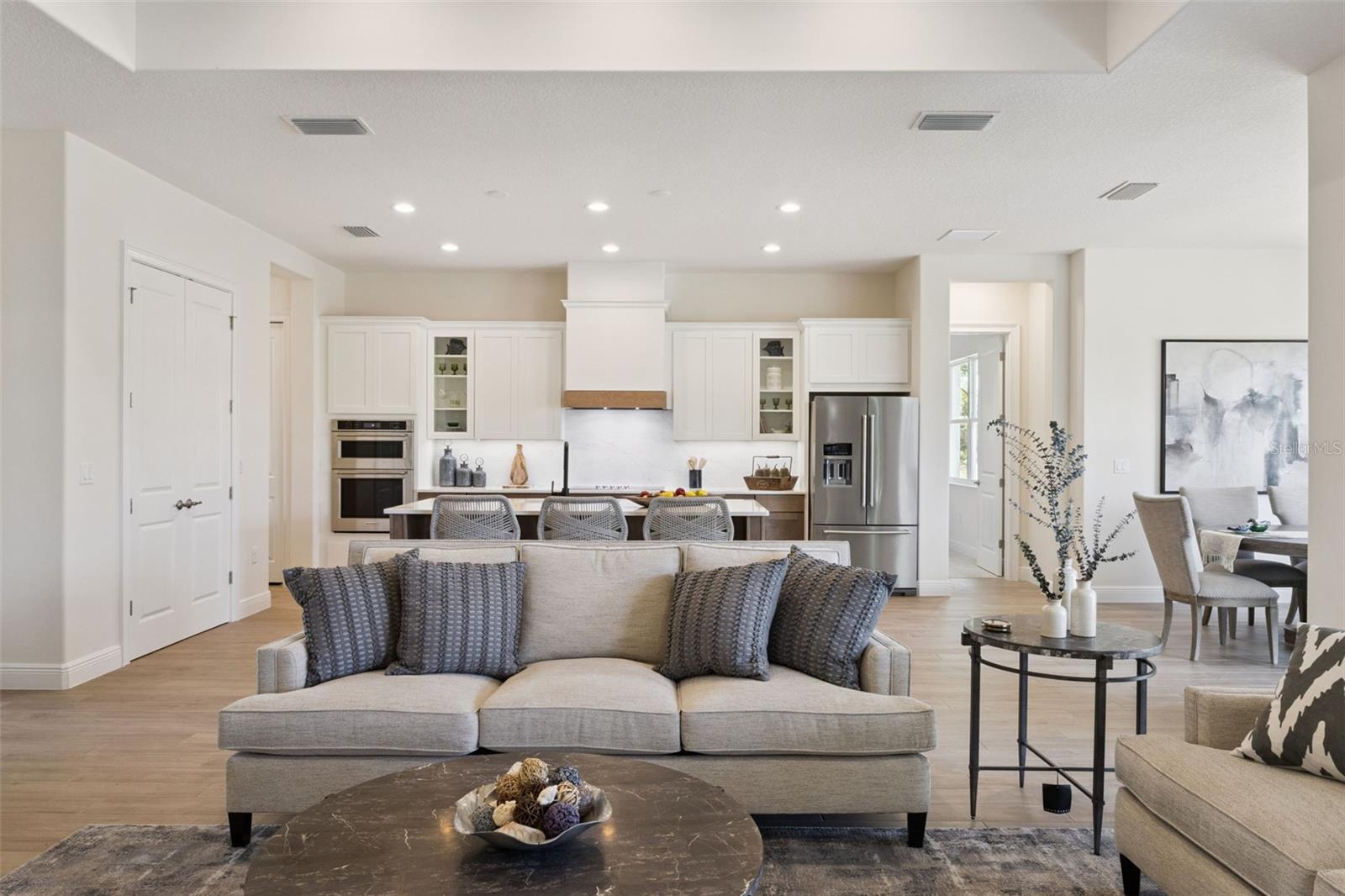 HARBOR HILLS COUNTRY CLUB - Residential