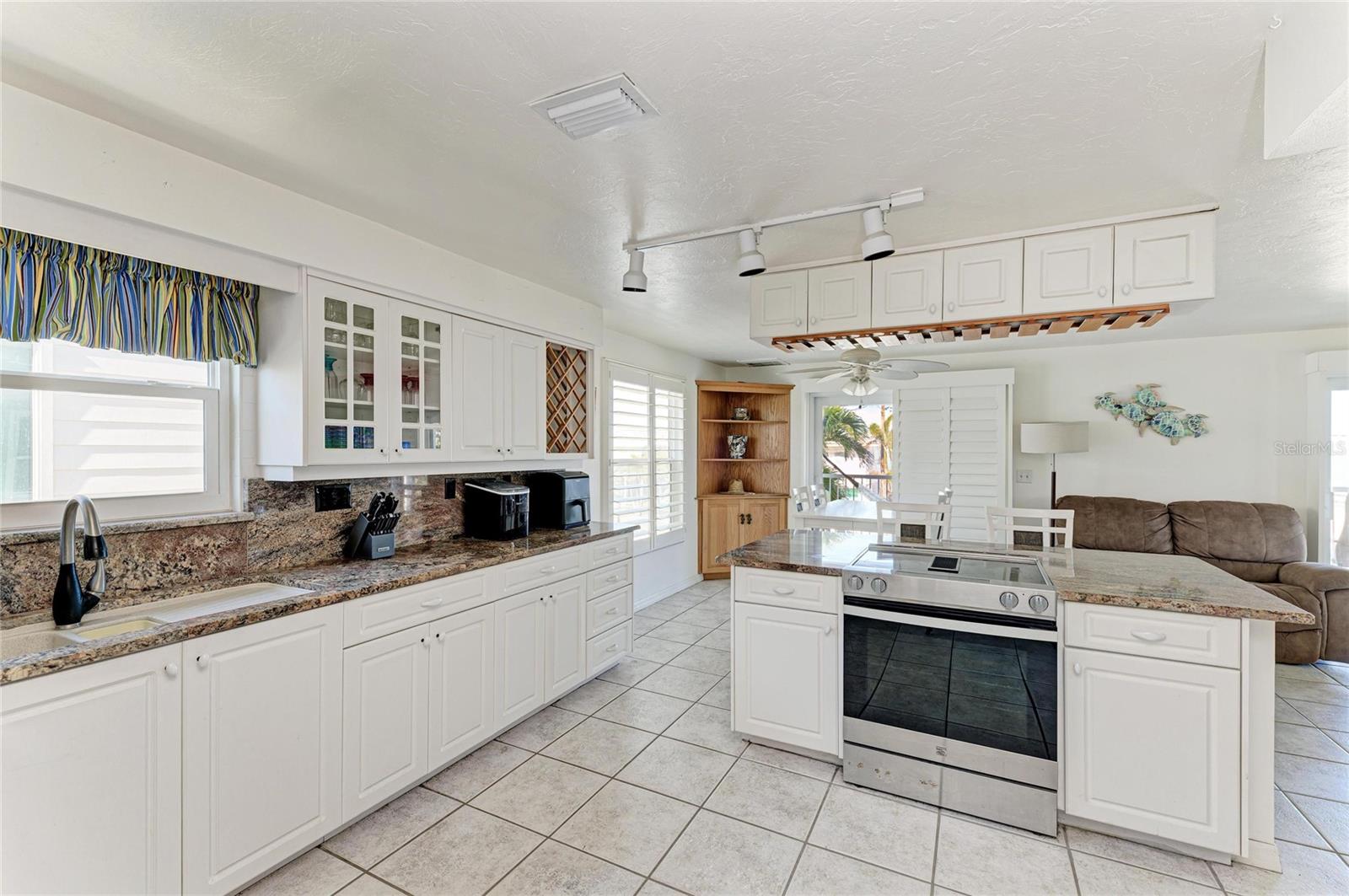 SHORE ACRES RESUBDIVIDED - Residential