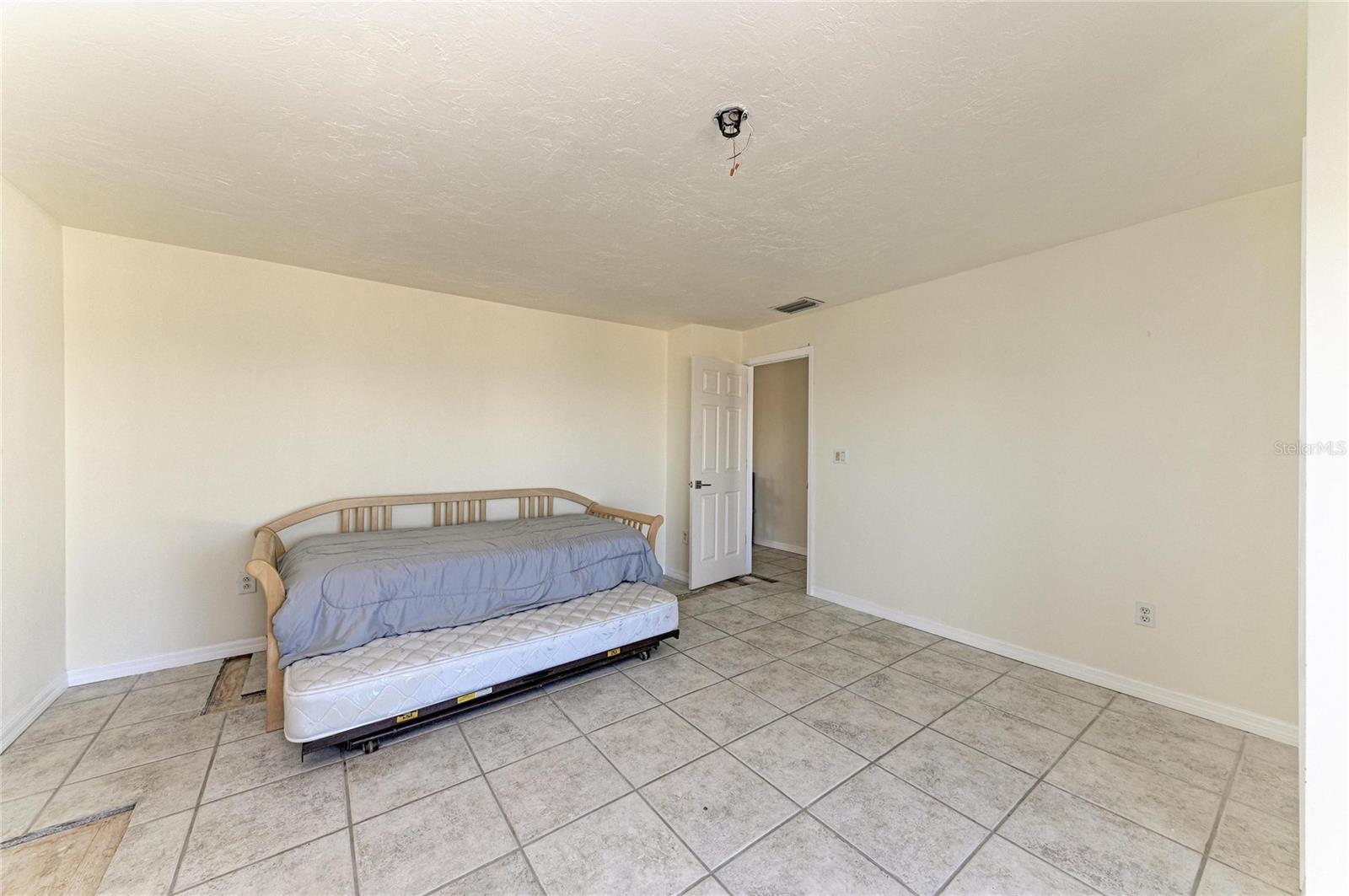 SHORE ACRES RESUBDIVIDED - Residential