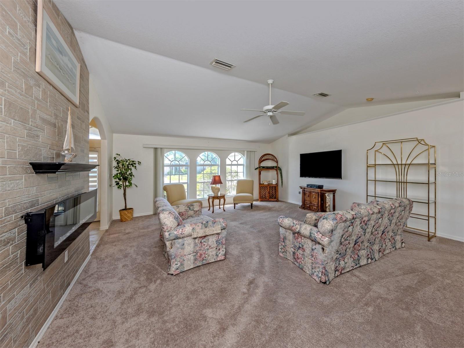 ROTONDA WEST PINE VALLEY - Residential