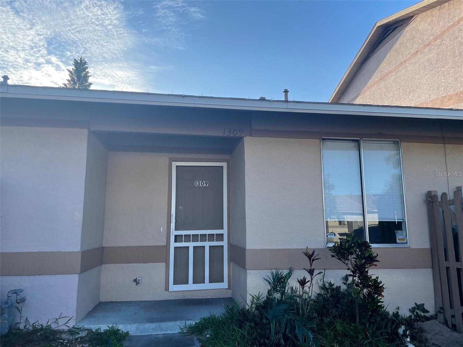 WESTSIDE TWNHMS PH 03 - Residential Lease