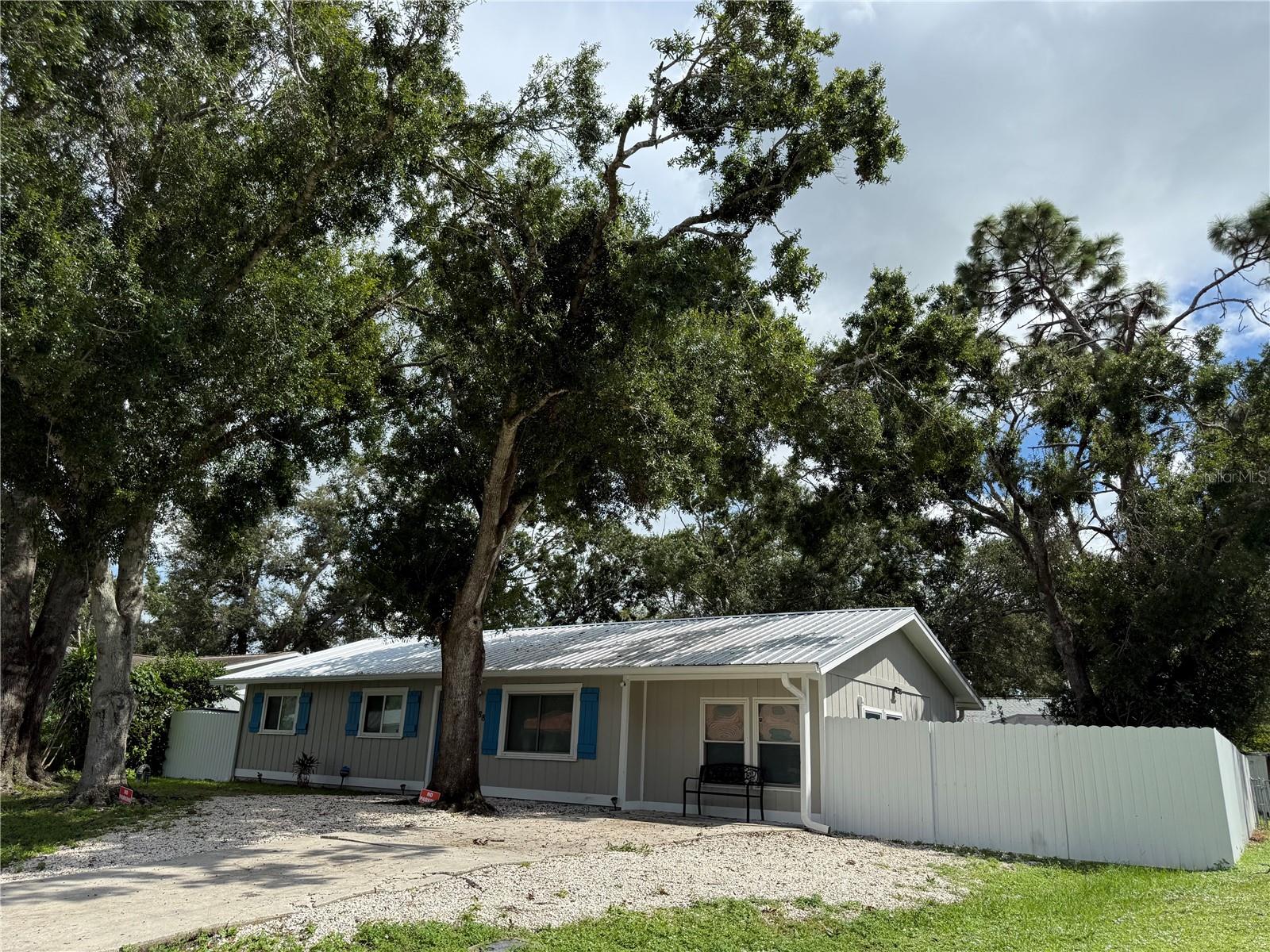 DE SOTO LAKES - Residential