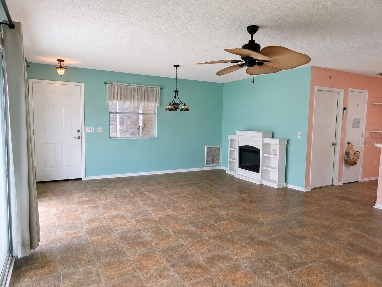 SUMTER VILLA DE LA VISTA WEST - Residential