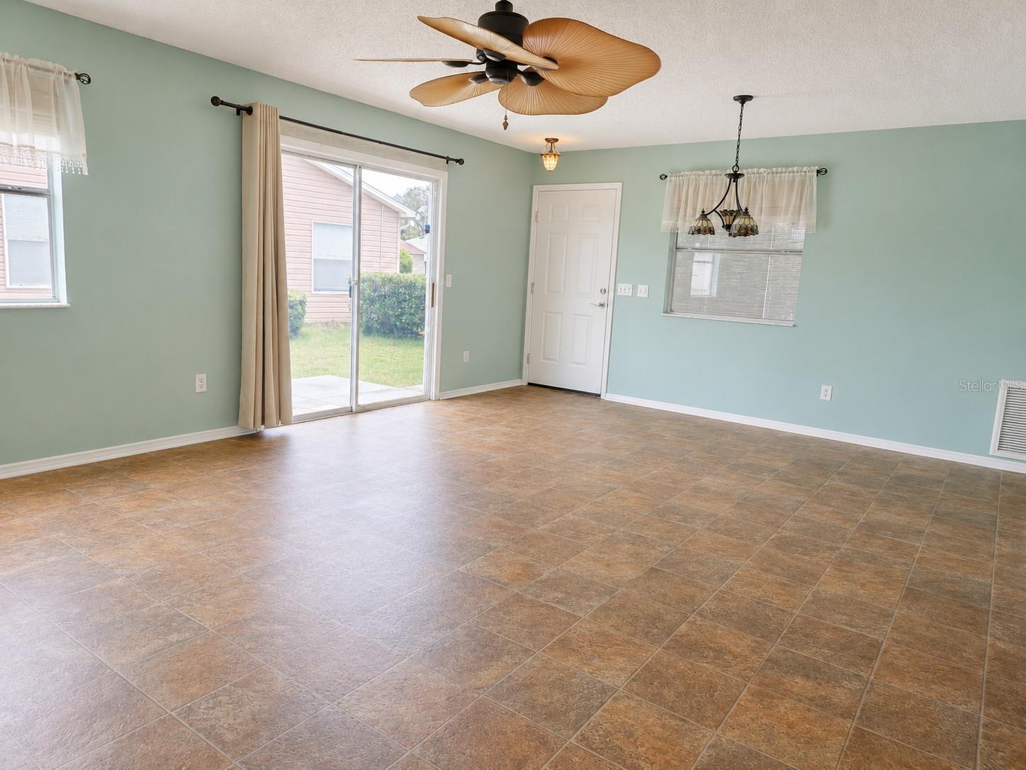 SUMTER VILLA DE LA VISTA WEST - Residential