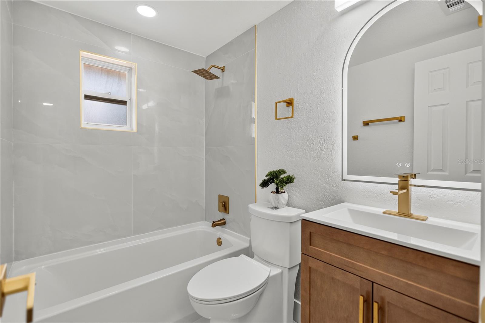 VALENCIA HEIGHTS - Residential
