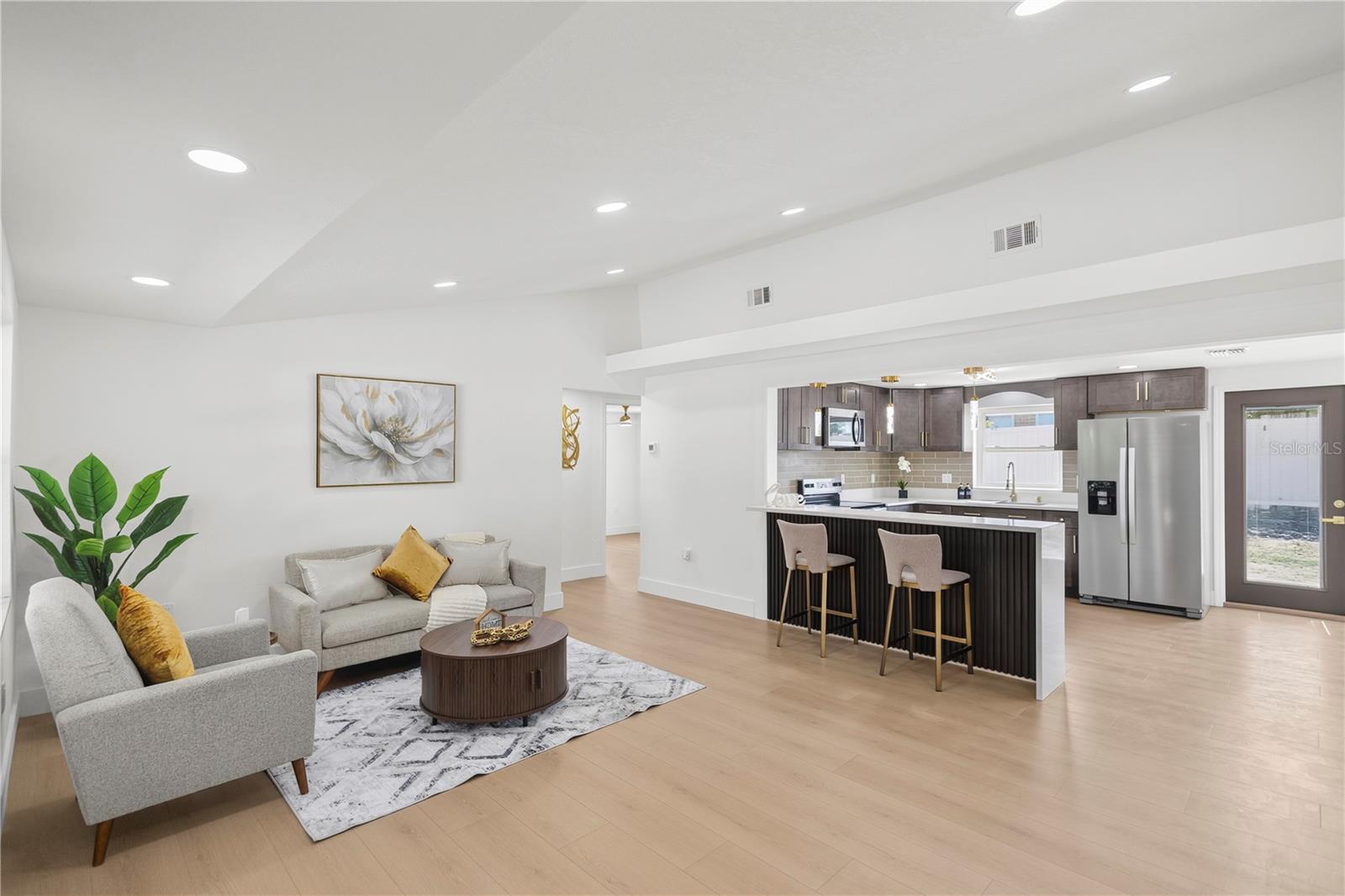 VALENCIA HEIGHTS - Residential