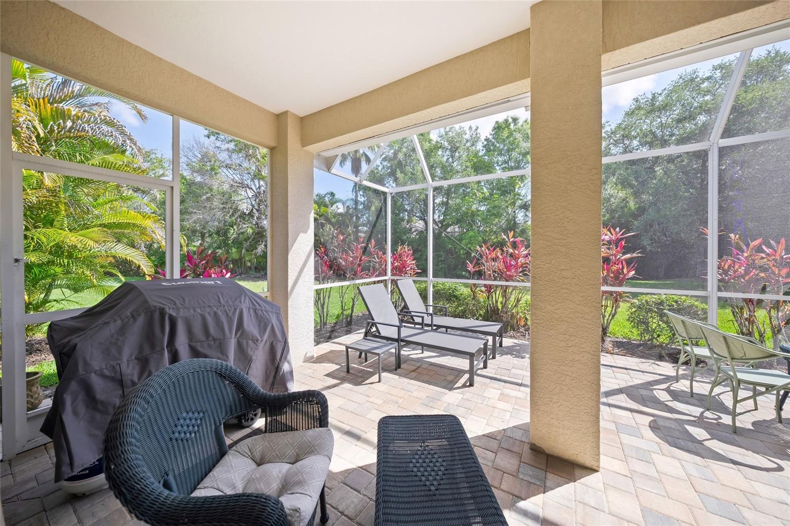 UNIVERSITY PARK COUNTRY CLUB - Residential
