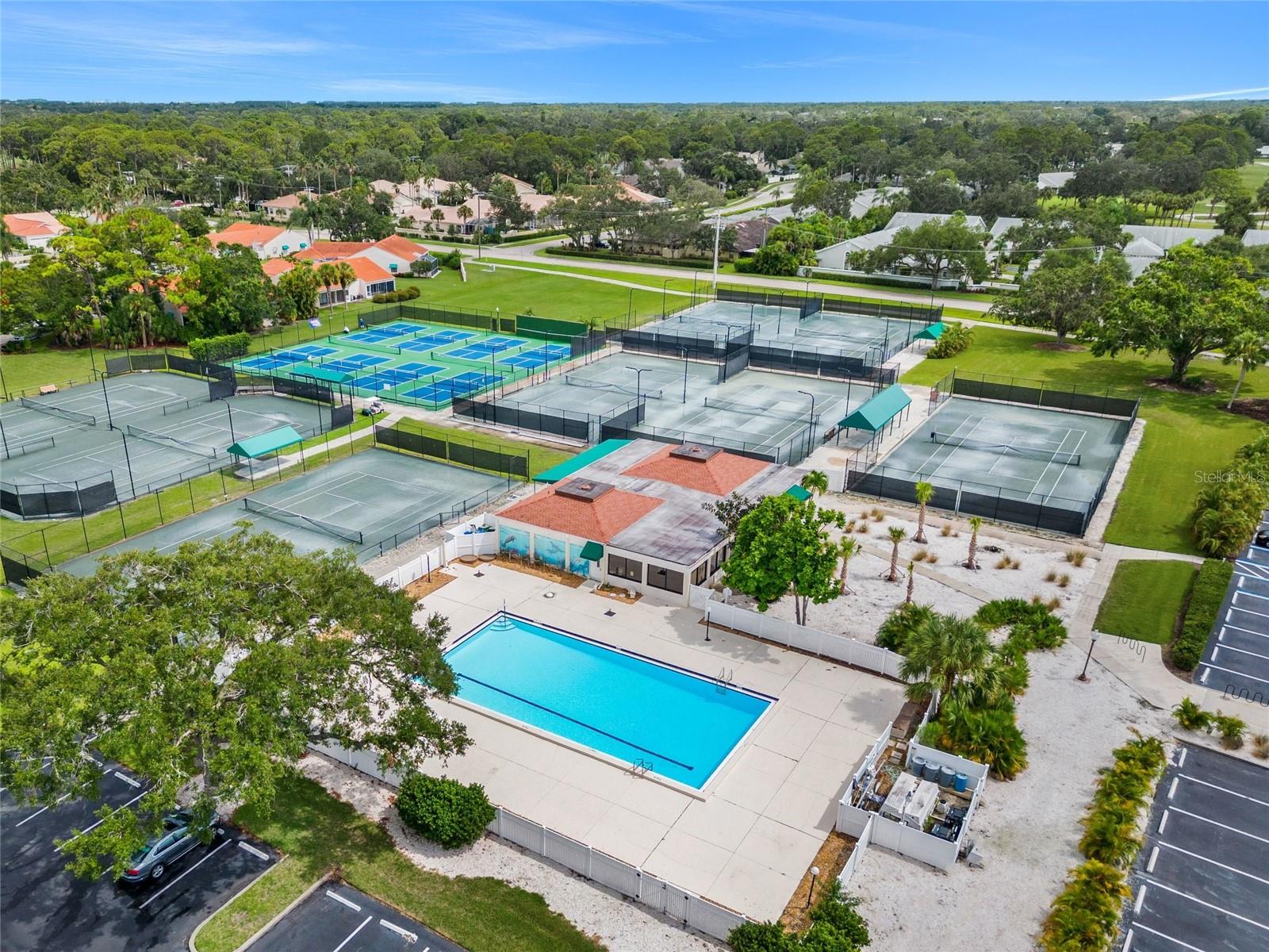 UNIVERSITY PARK COUNTRY CLUB - Residential